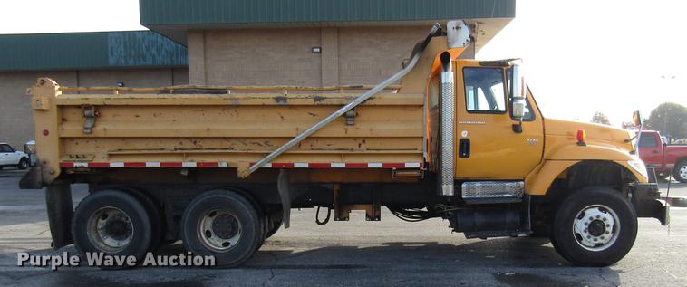 image for item DE5921 2006 International 7400 dump truck