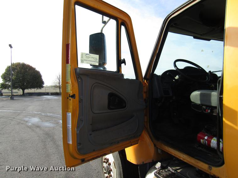 image for item DE5921 2006 International 7400 dump truck