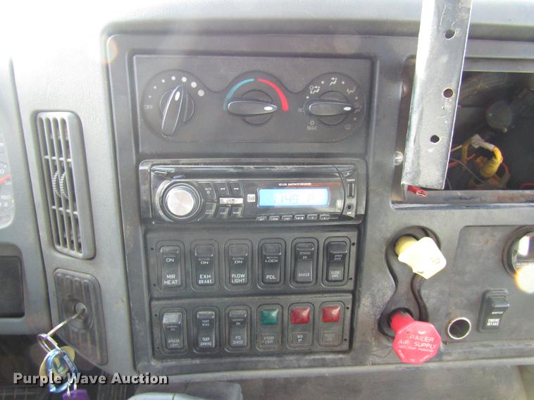 image for item DE5921 2006 International 7400 dump truck