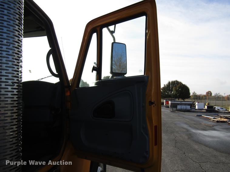 image for item DE5921 2006 International 7400 dump truck