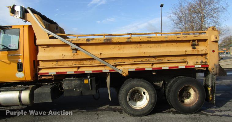 image for item DE5921 2006 International 7400 dump truck