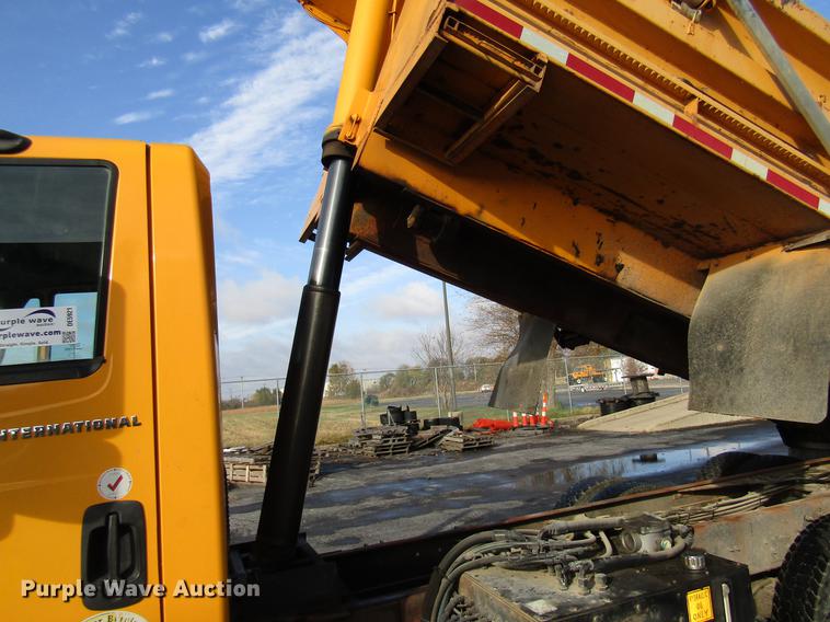 image for item DE5921 2006 International 7400 dump truck
