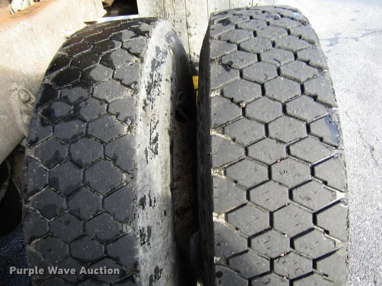 image for item DE5921 2006 International 7400 dump truck