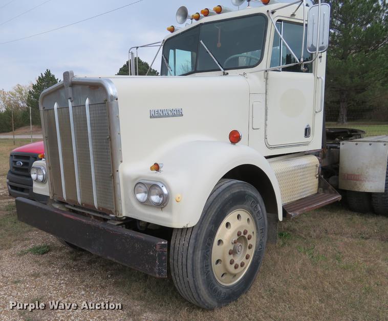 image for item DE6545 1974 Kenworth semi truck