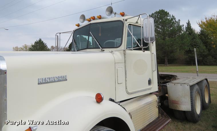 image for item DE6545 1974 Kenworth semi truck