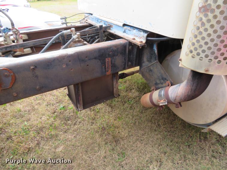 image for item DE6545 1974 Kenworth semi truck