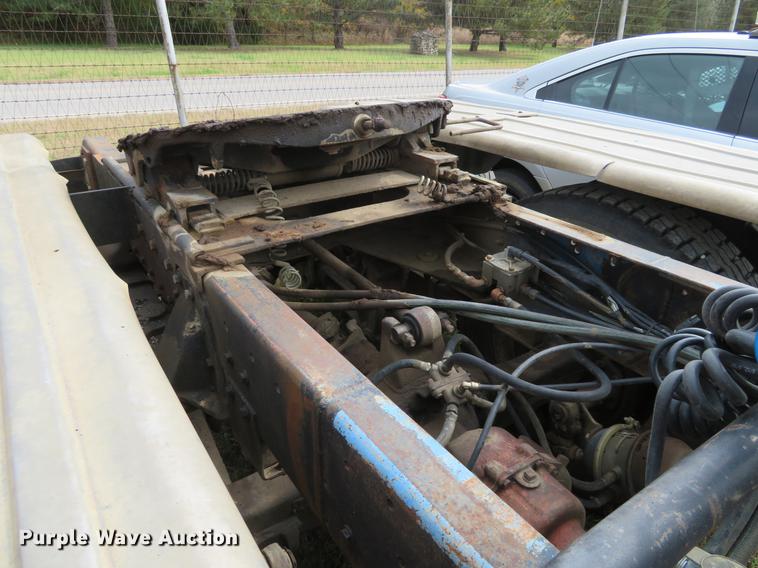 image for item DE6545 1974 Kenworth semi truck