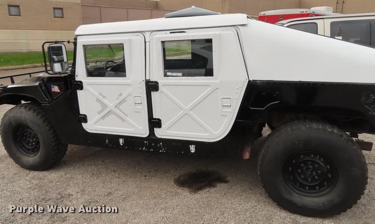 image for item DN9201 1989 Am General M998 H1 Hummer humvee