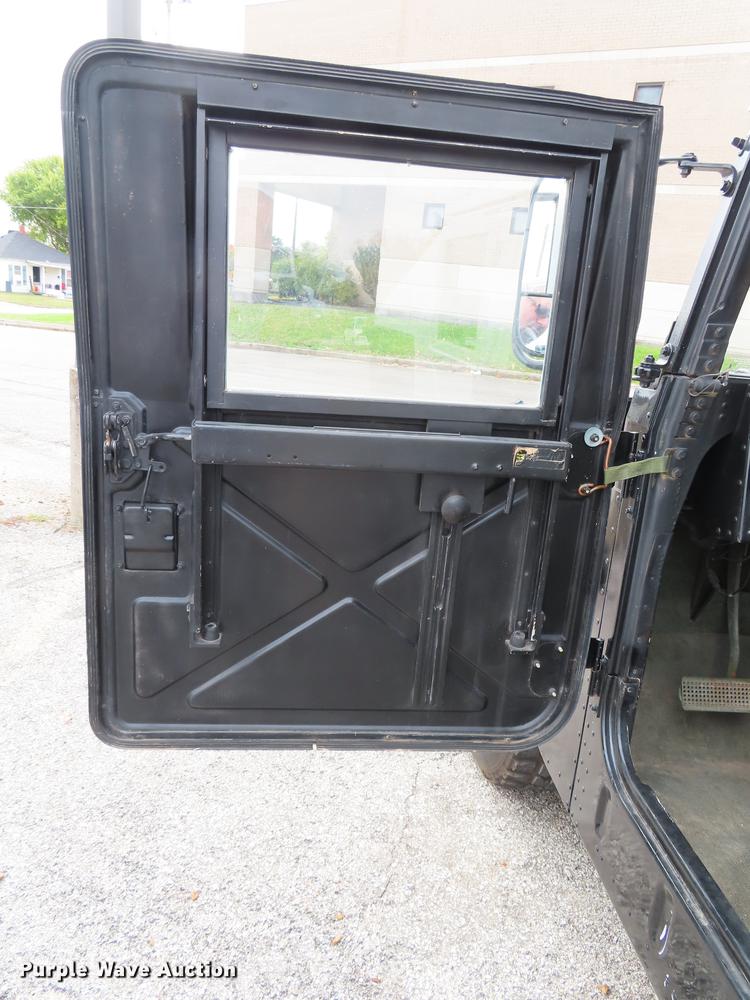 image for item DN9201 1989 Am General M998 H1 Hummer humvee