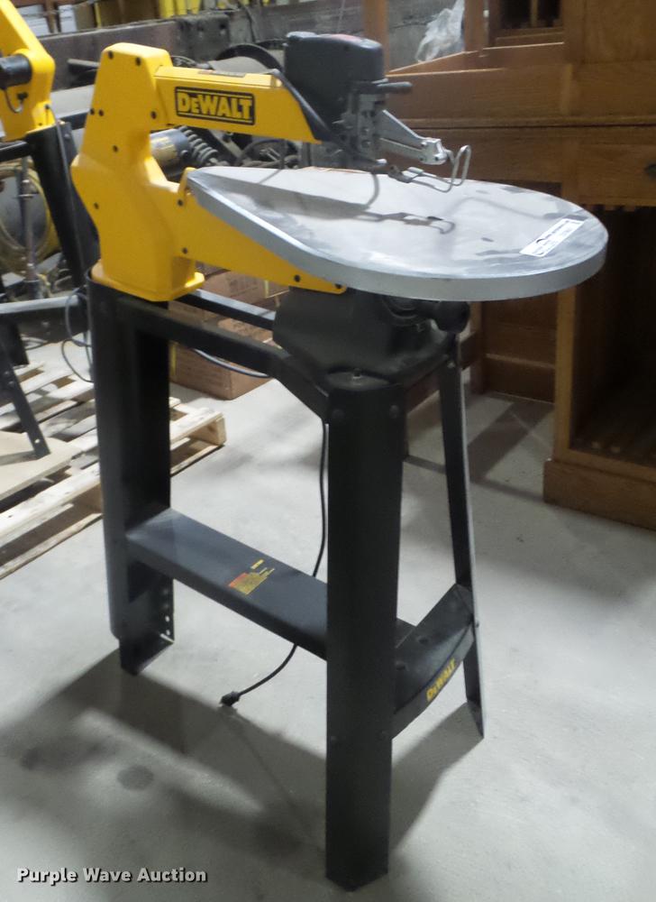 Dewalt DW788 scroll saw in Des Moines, IA Item DX9601 sold Purple Wave