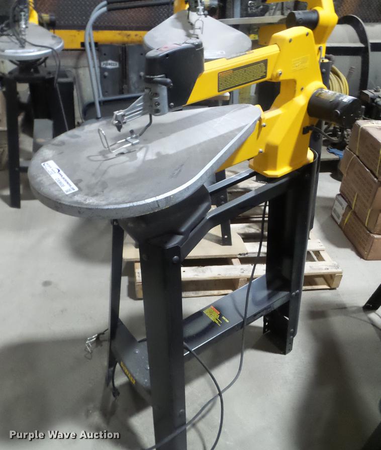 Dewalt DW788 scroll saw in Des Moines, IA Item DX9608 sold Purple Wave