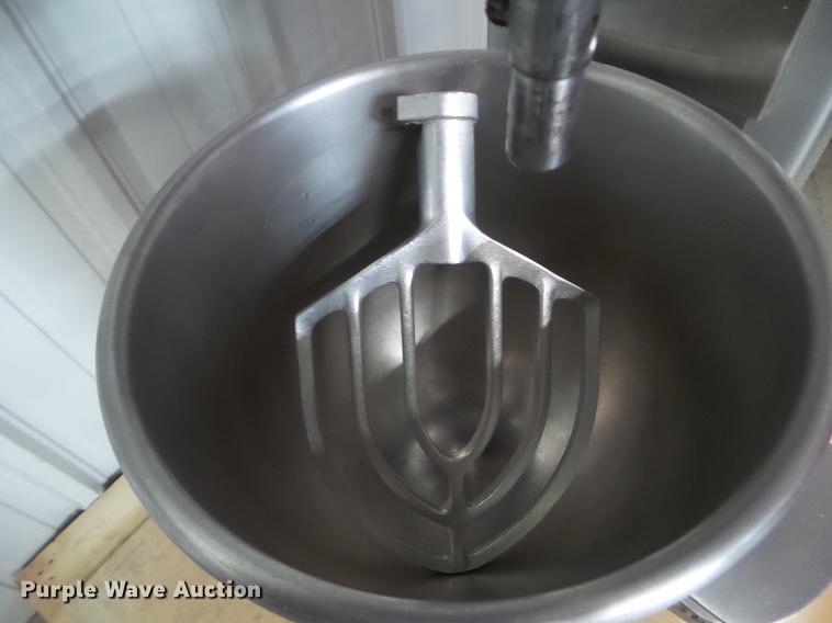 image for item DZ9481 1998 Univex SRMF20 mixer