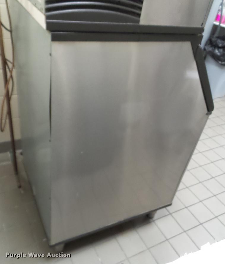 image for item DZ9483 Manitowoc SY0304A ice maker