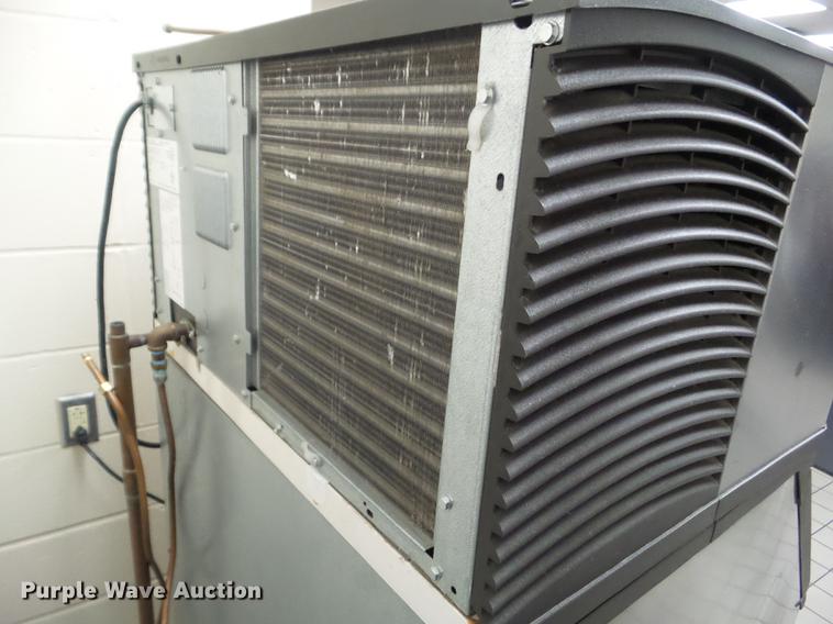 image for item DZ9483 Manitowoc SY0304A ice maker