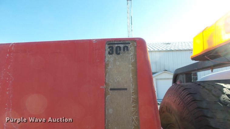 image for item ES9262 2004 John Bean sprayer