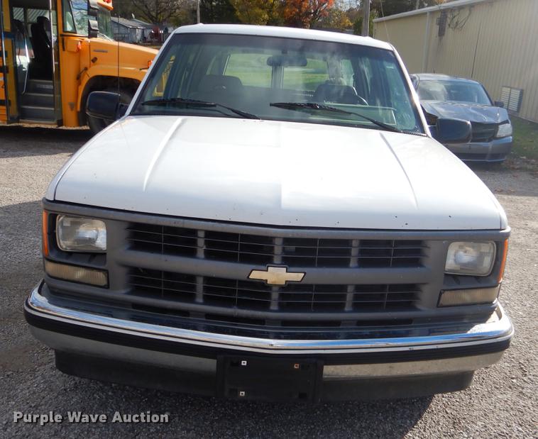 image for item EW9598 1994 Chevrolet Suburban C1500 SUV