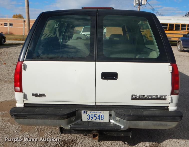 image for item EW9598 1994 Chevrolet Suburban C1500 SUV