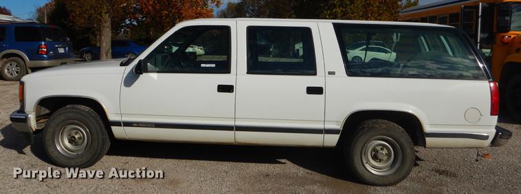 image for item EW9598 1994 Chevrolet Suburban C1500 SUV