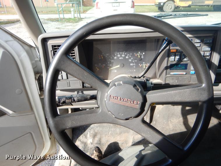 image for item EW9598 1994 Chevrolet Suburban C1500 SUV