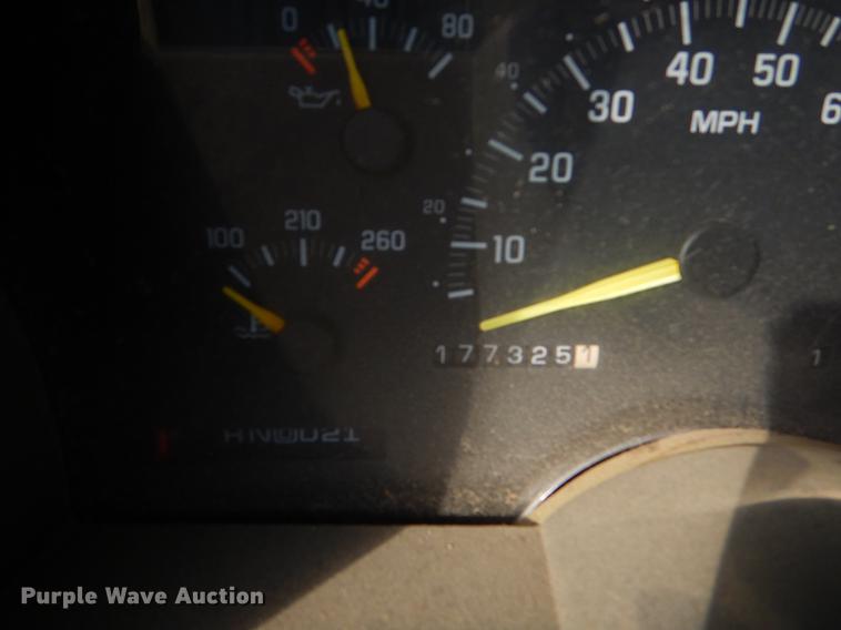 image for item EW9598 1994 Chevrolet Suburban C1500 SUV