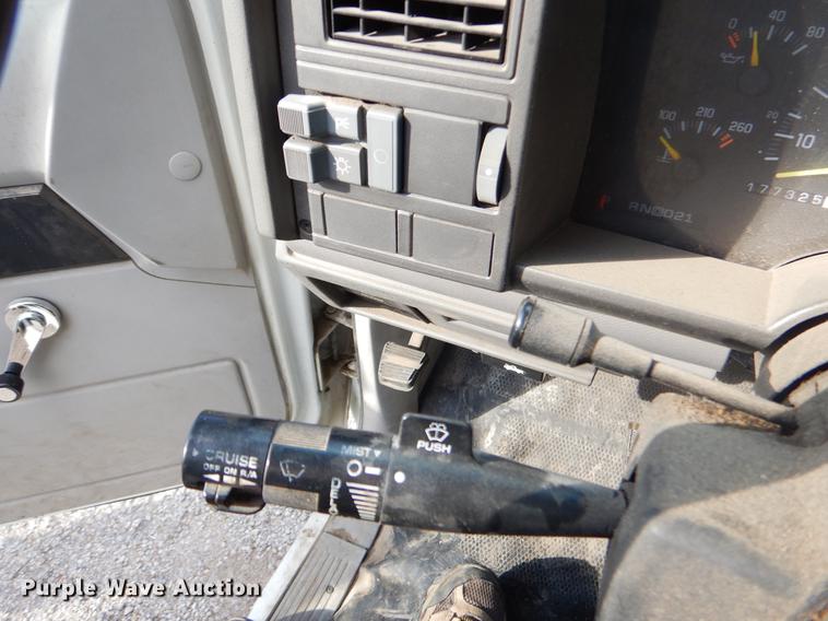 image for item EW9598 1994 Chevrolet Suburban C1500 SUV