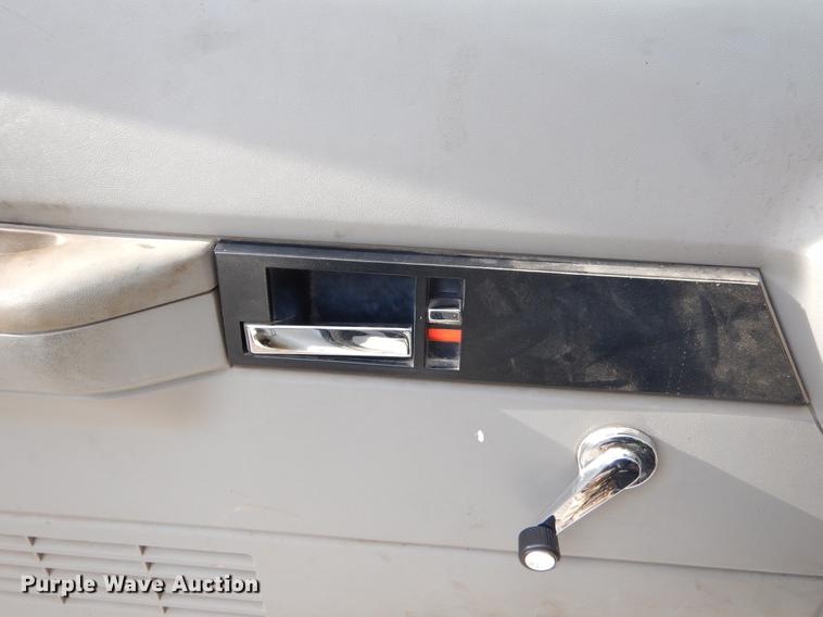 image for item EW9598 1994 Chevrolet Suburban C1500 SUV