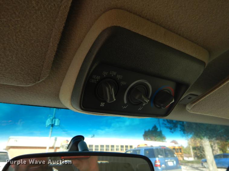 image for item EW9598 1994 Chevrolet Suburban C1500 SUV