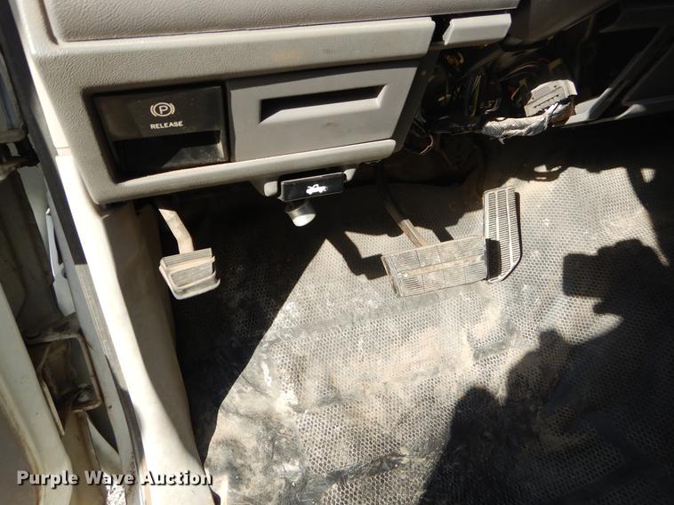 image for item EW9598 1994 Chevrolet Suburban C1500 SUV