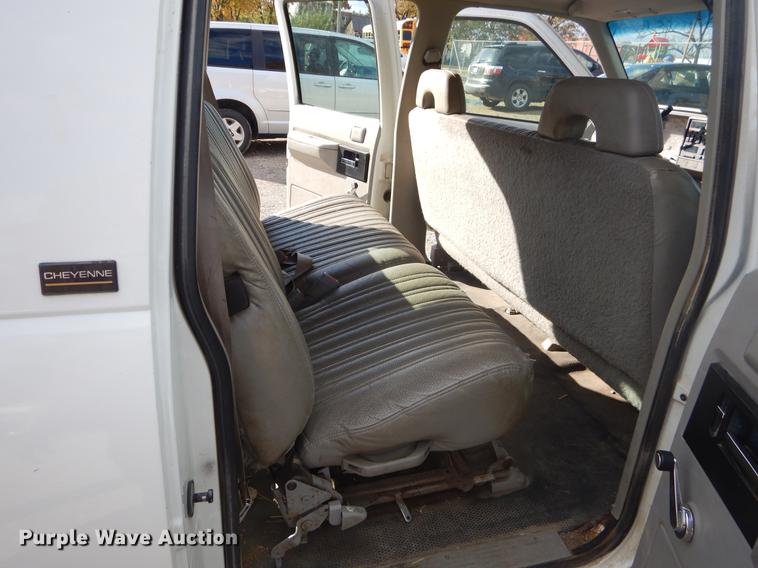 image for item EW9598 1994 Chevrolet Suburban C1500 SUV