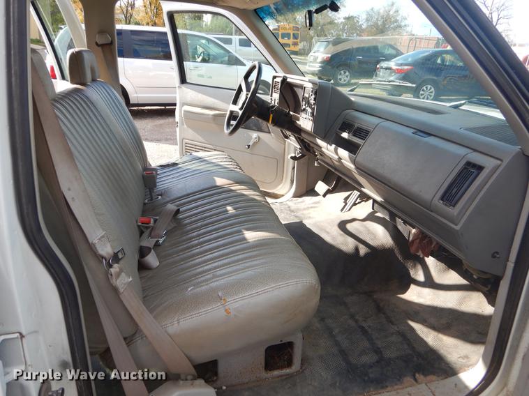 image for item EW9598 1994 Chevrolet Suburban C1500 SUV