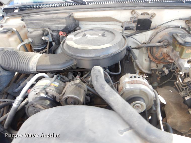 image for item EW9598 1994 Chevrolet Suburban C1500 SUV