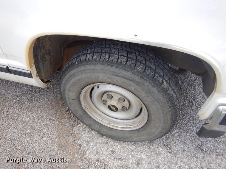 image for item EW9598 1994 Chevrolet Suburban C1500 SUV