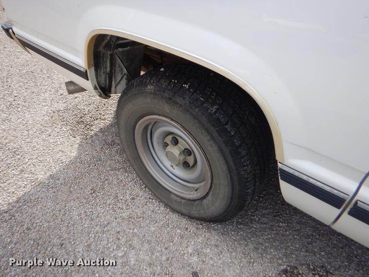 image for item EW9598 1994 Chevrolet Suburban C1500 SUV