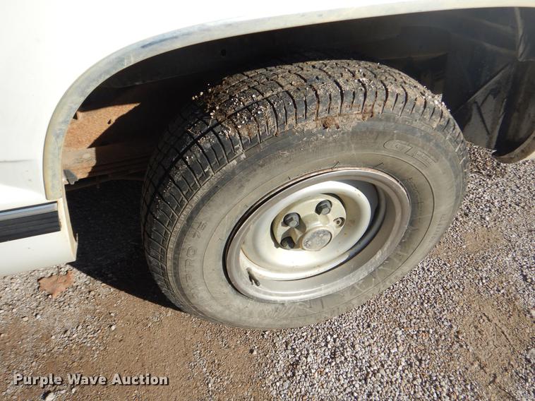 image for item EW9598 1994 Chevrolet Suburban C1500 SUV