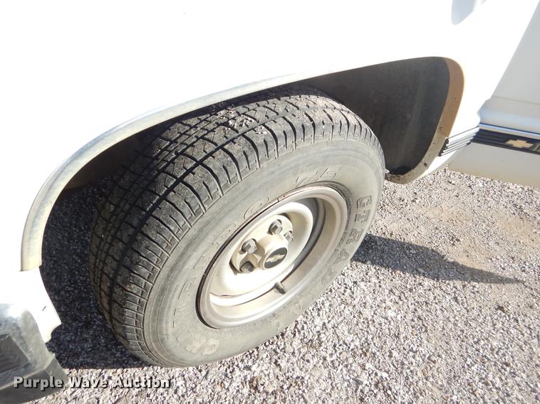 image for item EW9598 1994 Chevrolet Suburban C1500 SUV