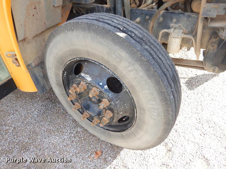 image for item EW9599 2000 Chevrolet Blue Bird school bus