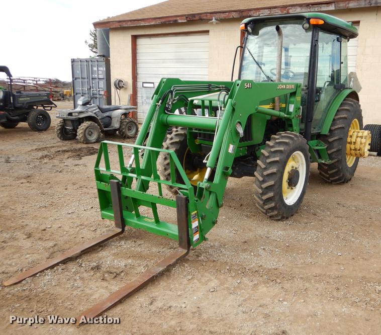image for item EW9604 2002 John Deere 5520 tractor