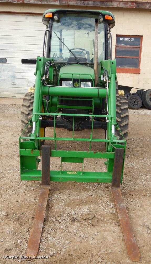 image for item EW9604 2002 John Deere 5520 tractor