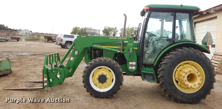 image for item EW9604 2002 John Deere 5520 tractor