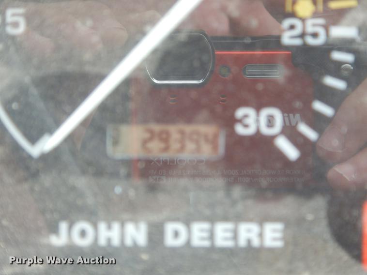 image for item EW9604 2002 John Deere 5520 tractor