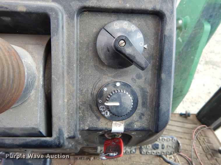 image for item EW9604 2002 John Deere 5520 tractor