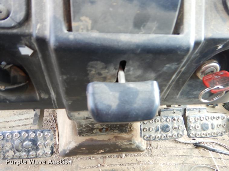 image for item EW9604 2002 John Deere 5520 tractor