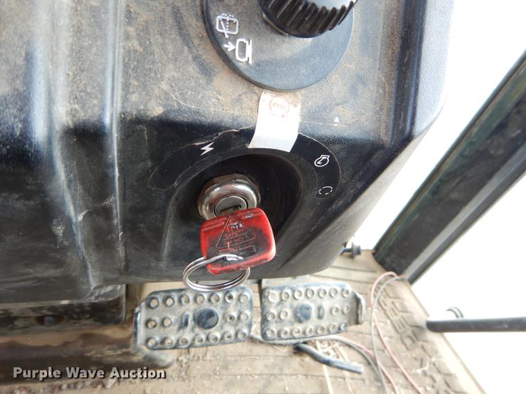 image for item EW9604 2002 John Deere 5520 tractor