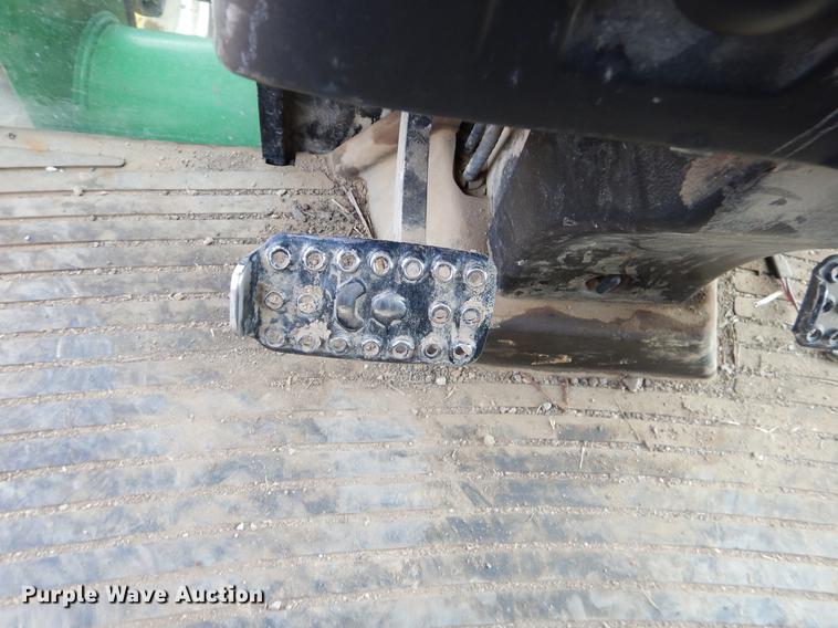 image for item EW9604 2002 John Deere 5520 tractor