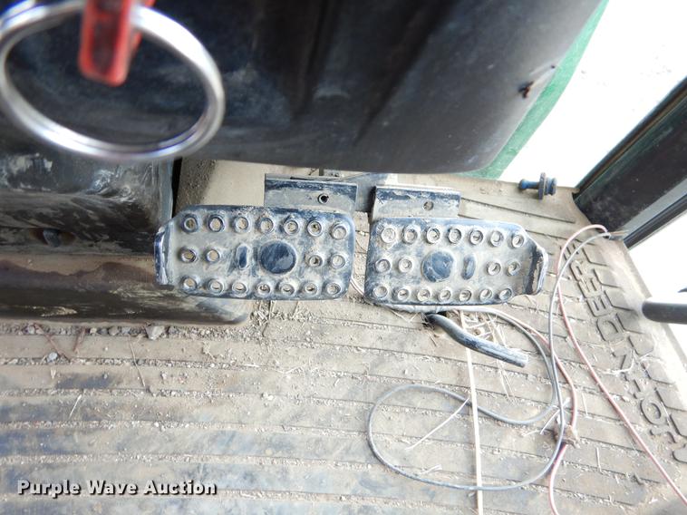 image for item EW9604 2002 John Deere 5520 tractor