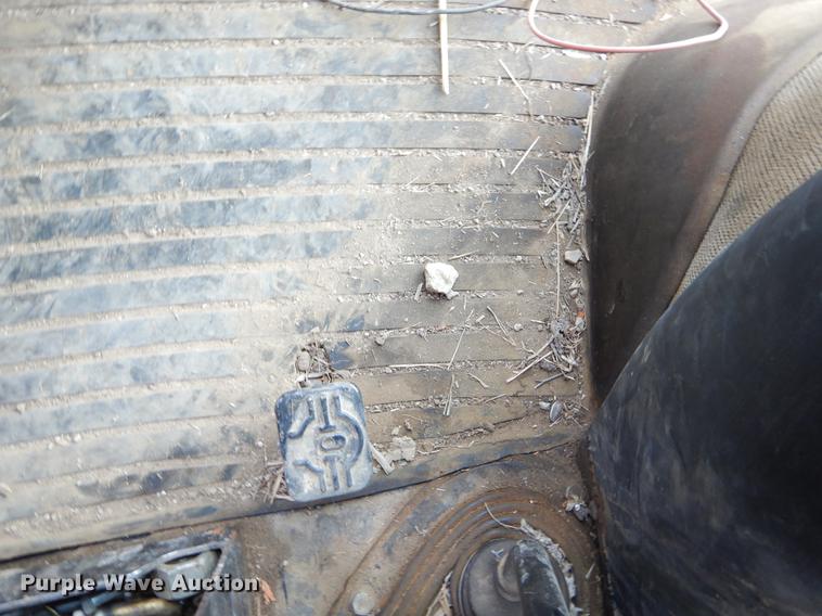 image for item EW9604 2002 John Deere 5520 tractor