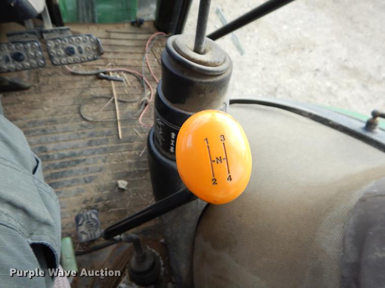 image for item EW9604 2002 John Deere 5520 tractor