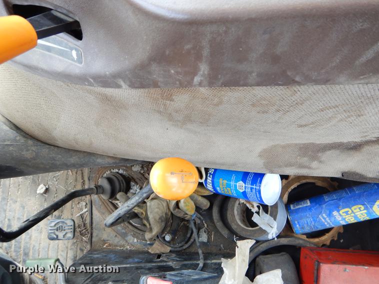 image for item EW9604 2002 John Deere 5520 tractor