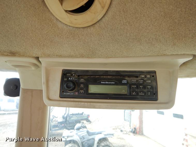 image for item EW9604 2002 John Deere 5520 tractor