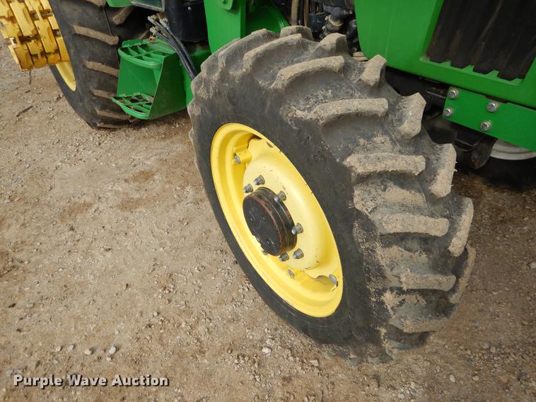 image for item EW9604 2002 John Deere 5520 tractor